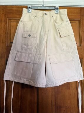 eesome Cream Utility Cargo Shorts with Pocket Details